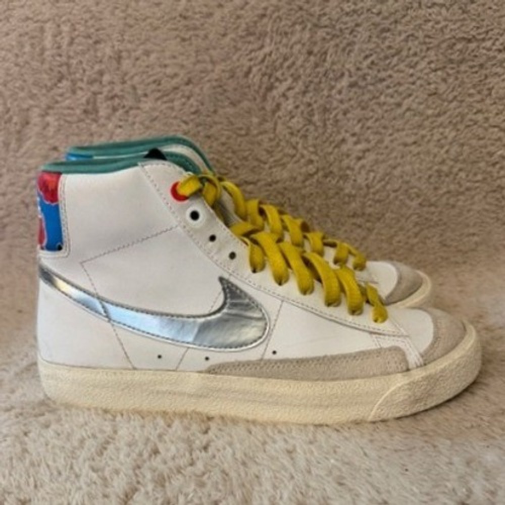 Nike Blazer Mid 77 Kids White Metallic Silver Floral Shoes DQ7773-100 Size 5.5Y